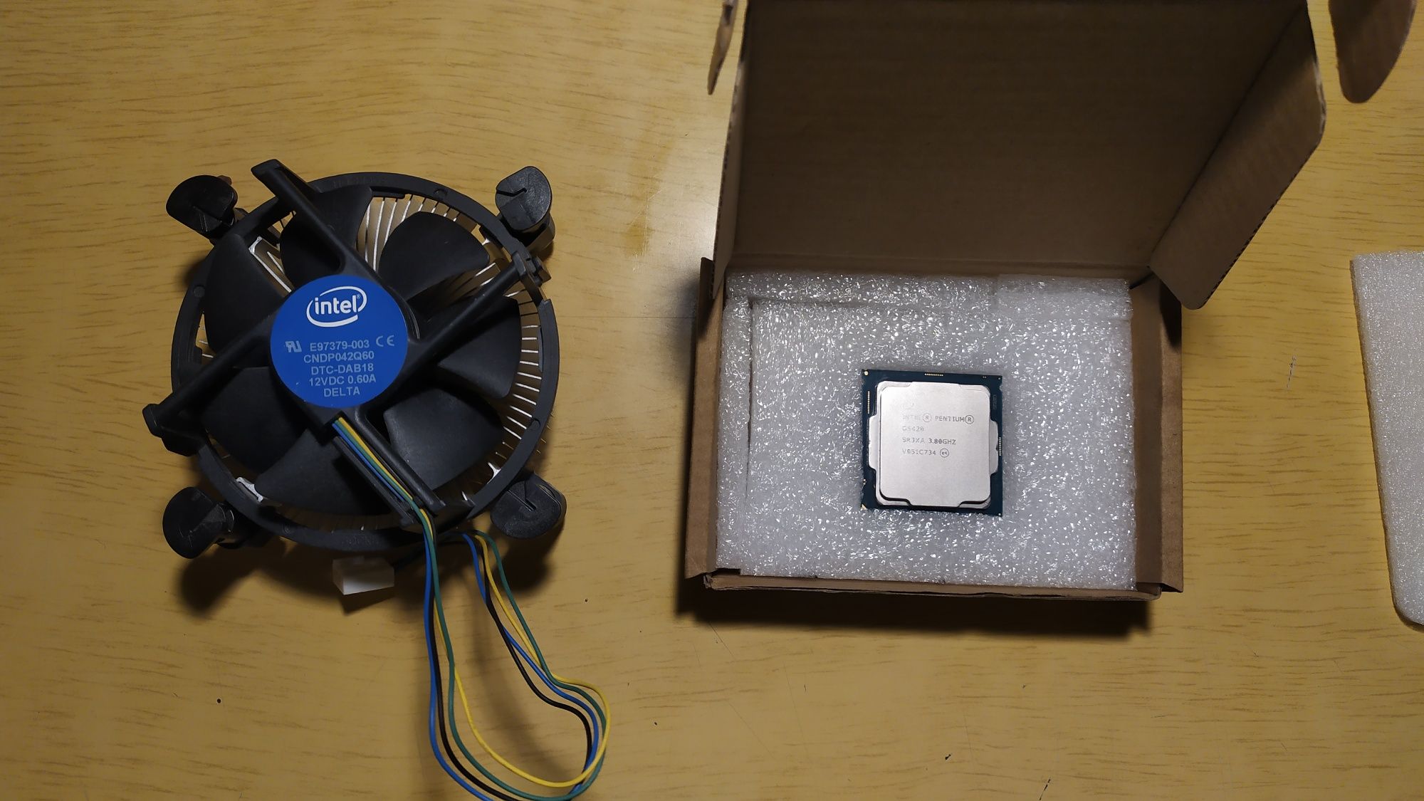 Продаю Б\У Процессор Intel Pentium Gold G5420 3.8 GHz с боксовым кулер