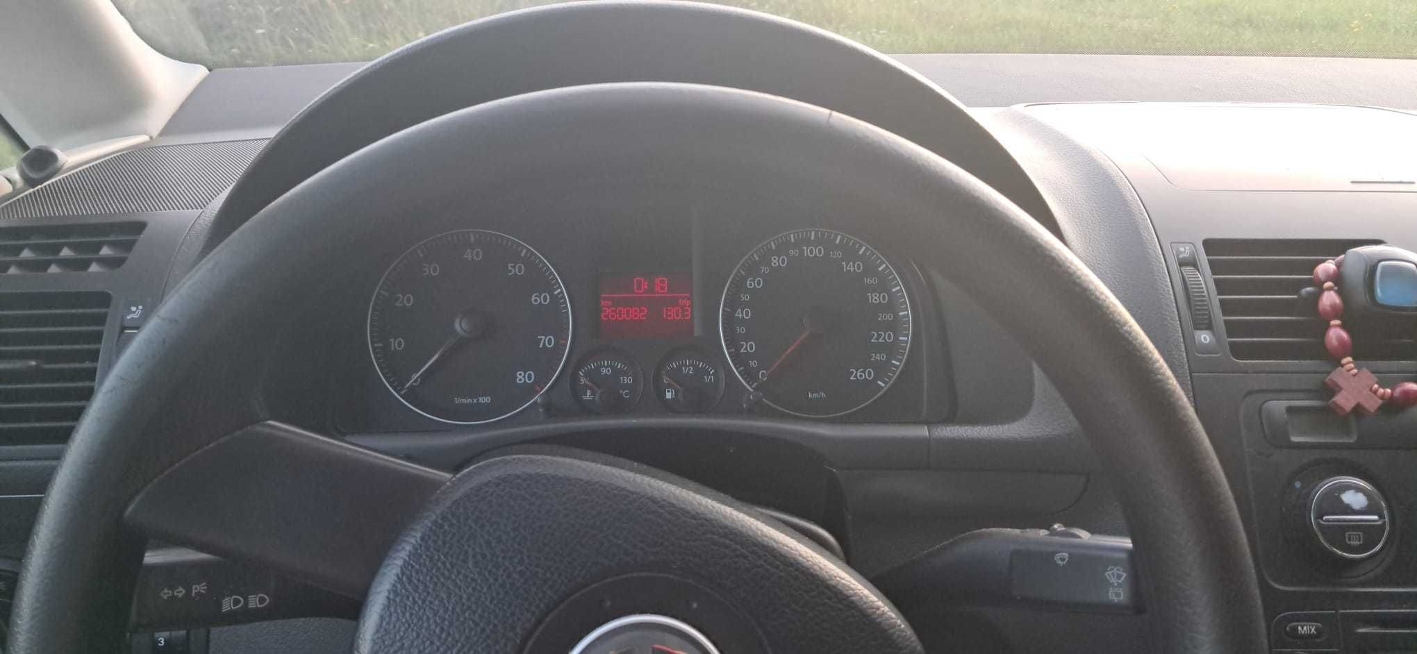 Volkswagen Touran 1.6 FSI ,7 osobowy