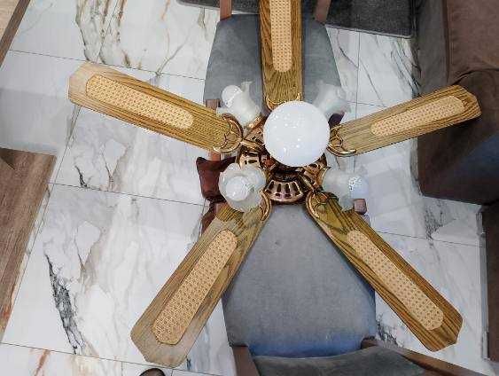 Sprzedam żyrandol z funkcją chłodzenia oraz lampy