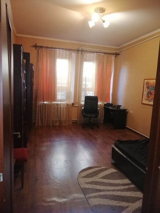 Однокомнатная с ремонтом. Центр. Осипова!