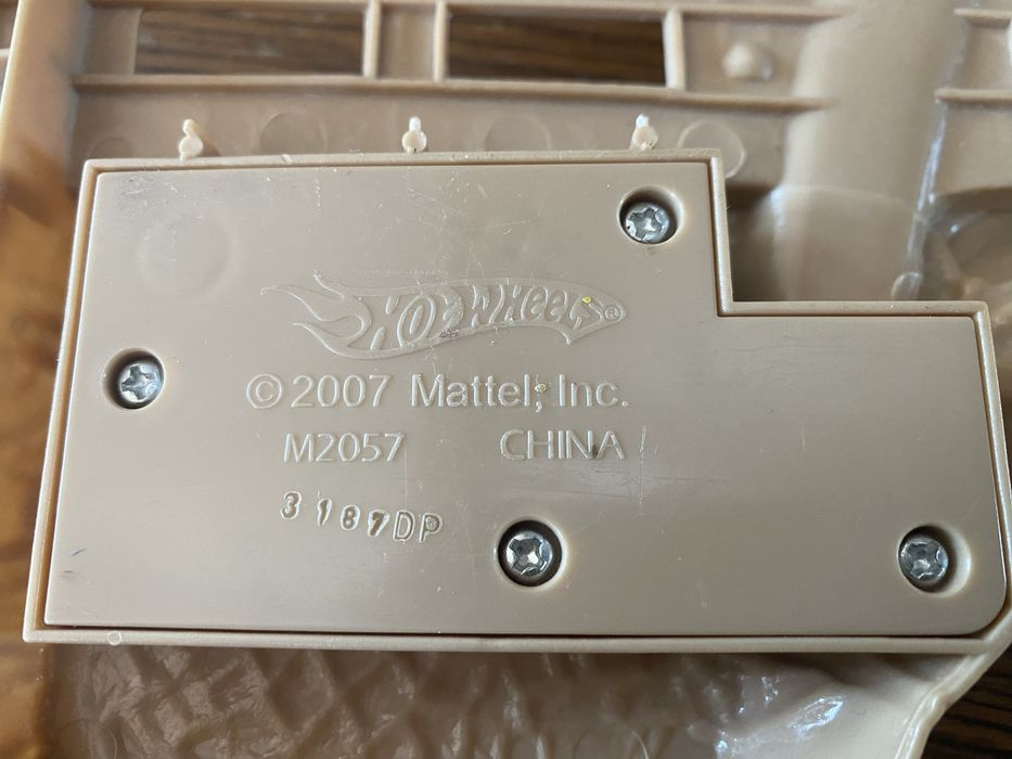 Hot wheels tornado track M2057
