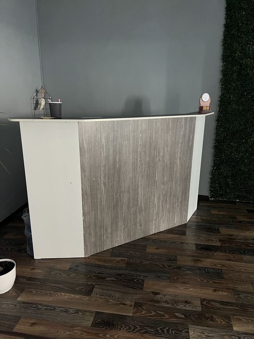 Продам стіл та стійку Reception