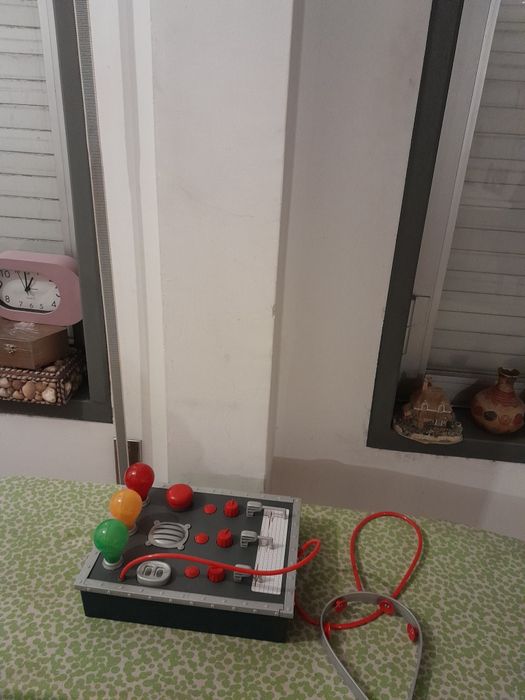 Vendo Jogo Máquina da Verdade a pilhas muito bonito como novo