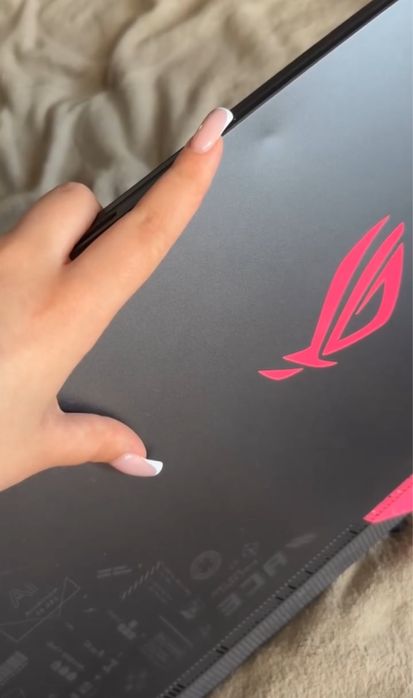 ASUS ROG Strix G15 ( Electro Punk + фірмовий килимок для миші )