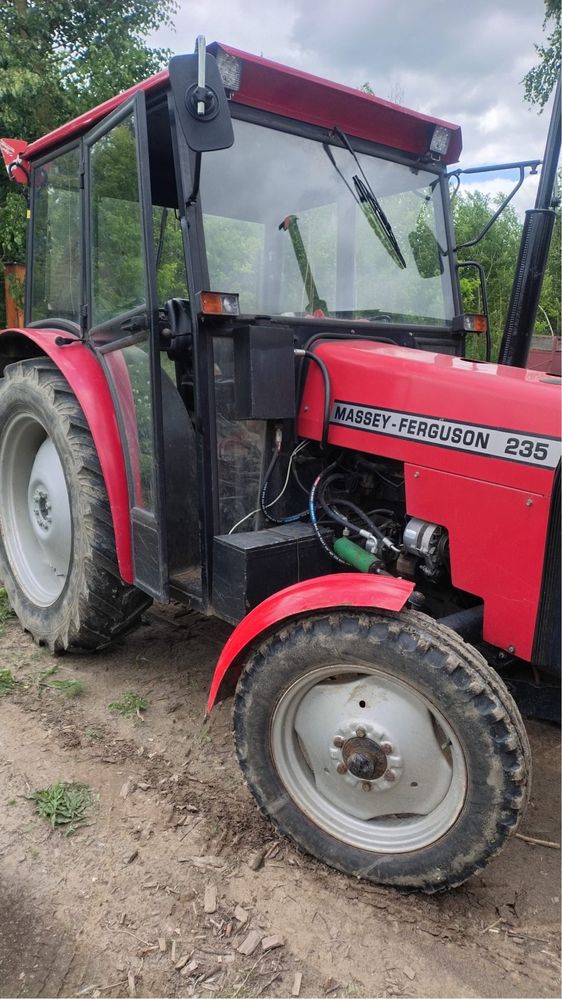 Massey Ferguson 235
