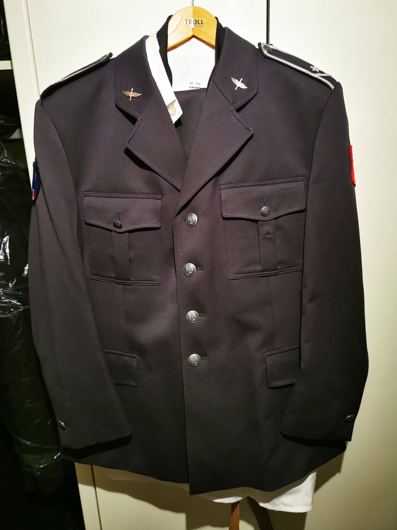 Płaszcz, mundur galowy Sił Powietrznych plus dodatki