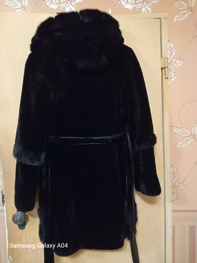 Продам шикарную жегскую шубку из мутона и норки