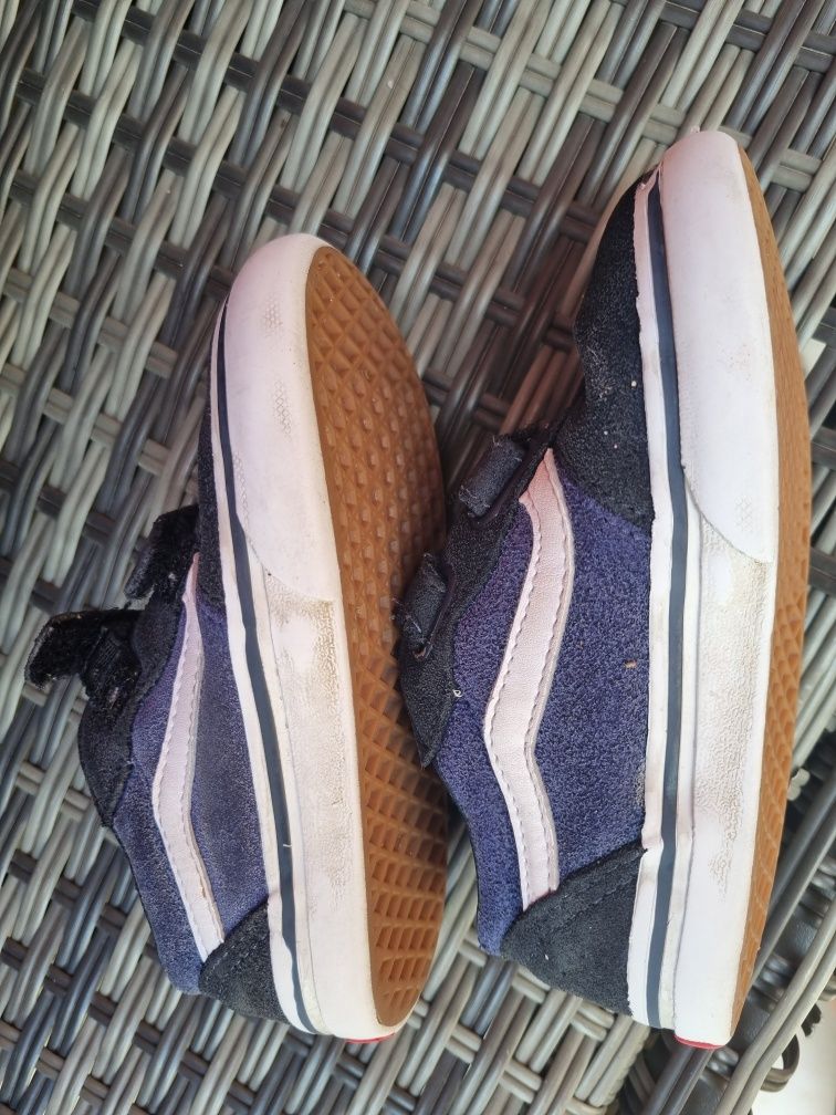 Tenis Vans  pretos e azuis
