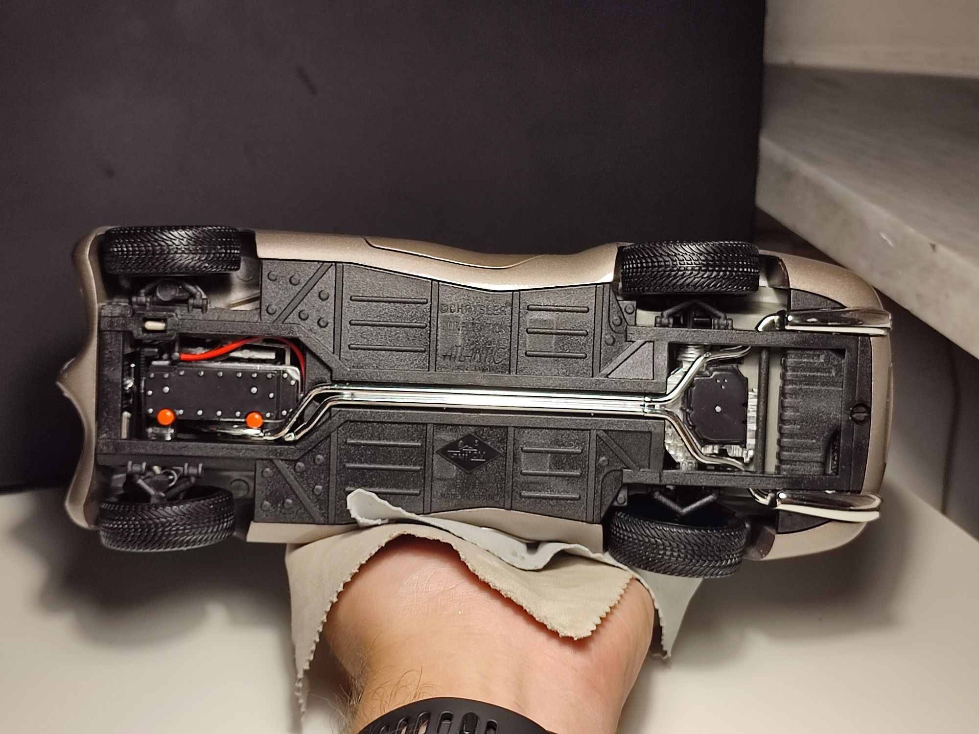 Модель Chrysler Atlantic 1/18 GuiToy