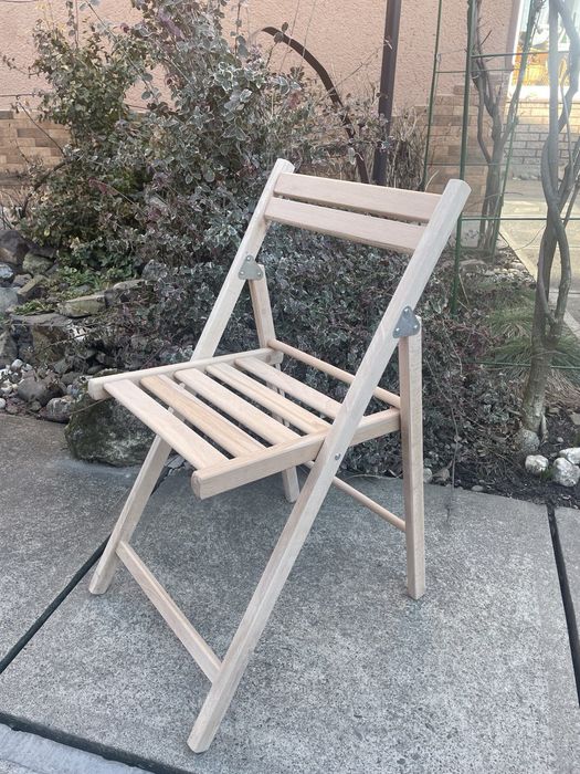 Розкладне дерев'яне крісло