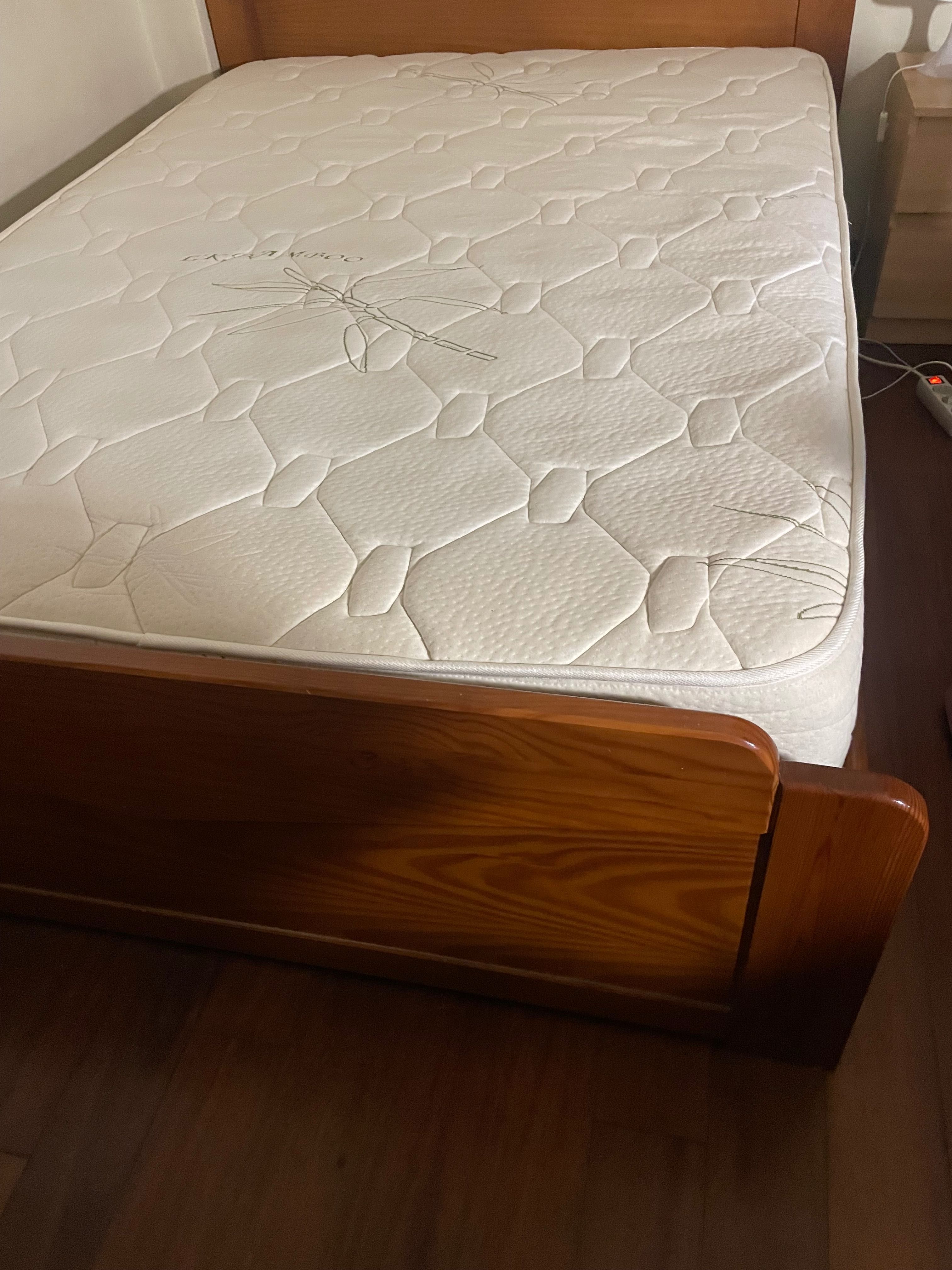 cama de casal e colchão
