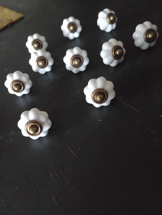 Uchwyty meblowe ceramiczne