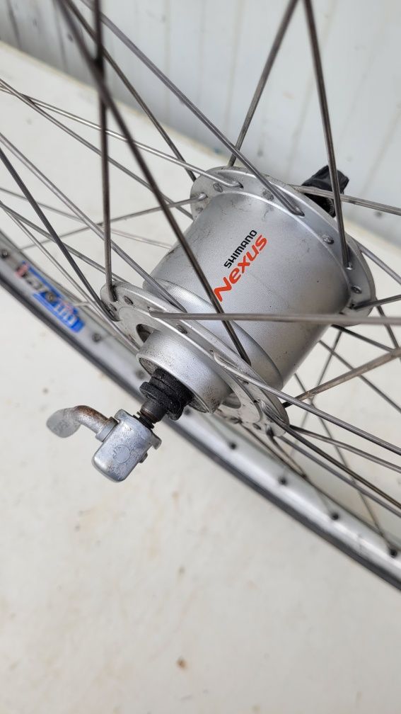 Koło rowerowe przednie 28 cali z prądnicą shimano