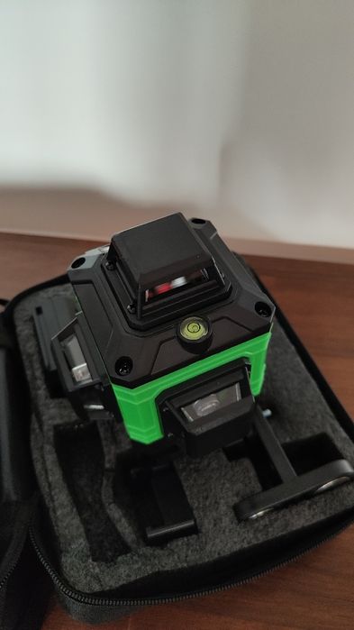 Miernik poziomu laserowego