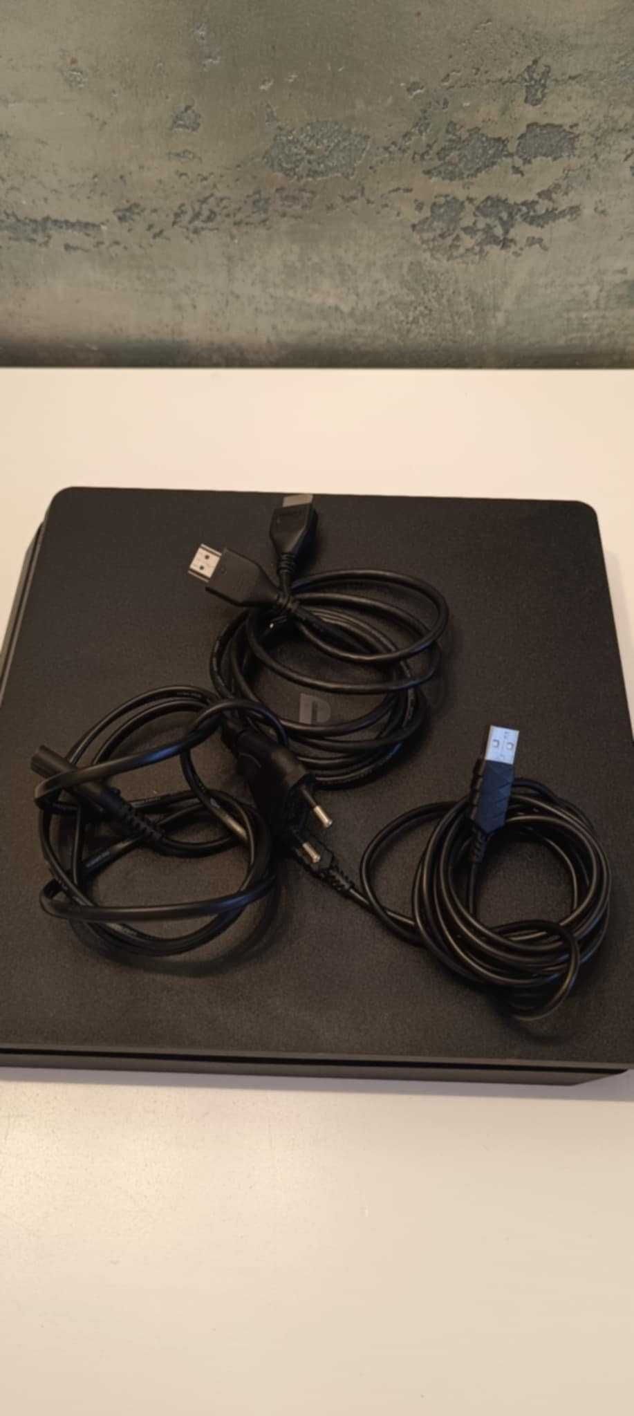 Konsola PlayStation 4