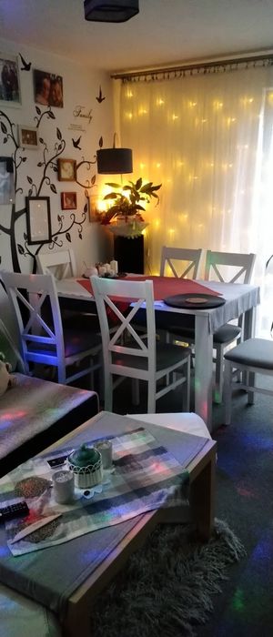 Stół na 12 osób plus 6 krzeseł