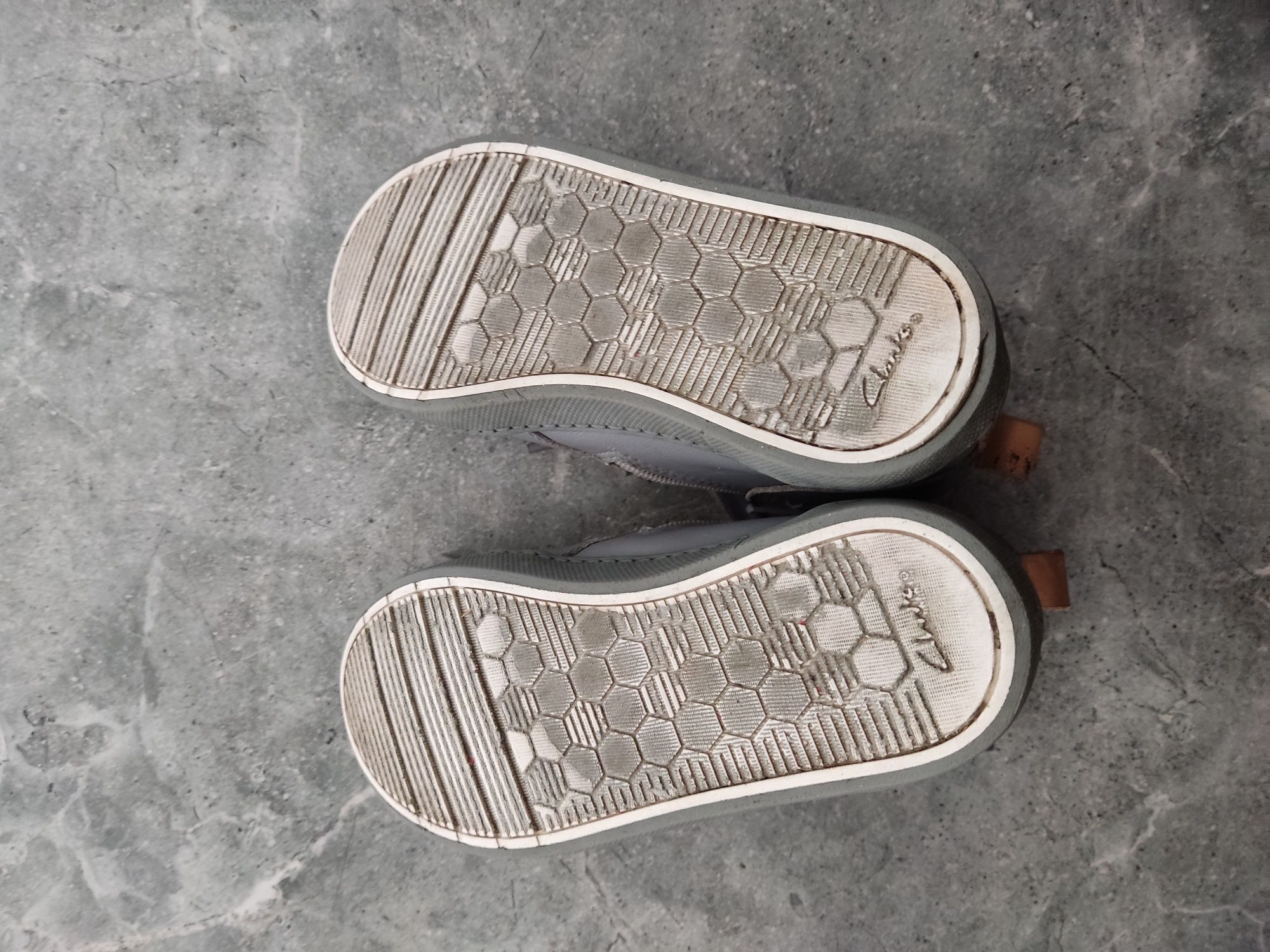 Buty jesienne wiosenne dziewczynki Reebok rozm.28 i Clarks rozm. 29