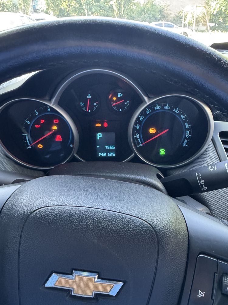 Продам шеврошет круз 1.8 2012 р автомат один власник