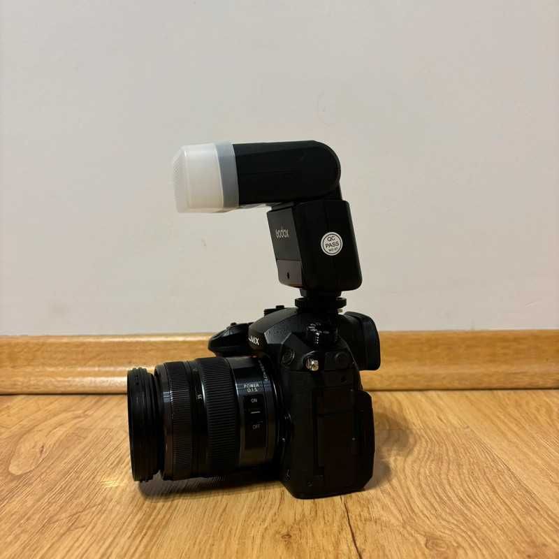 aparat/ kamera Panasonic Lumix DC-GH5 + obiektyw + lampa błyskowa
