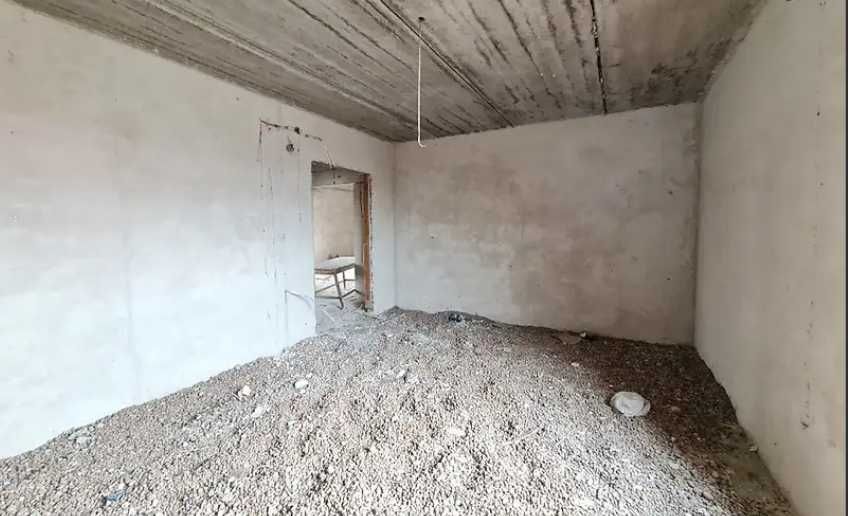 Продається приватний будинок в 10 хвилинах від центру міста.