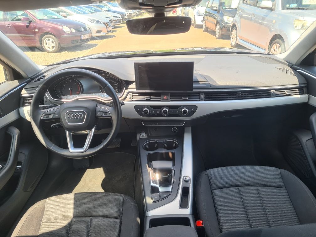 Audi A4 / 2023 / 2.0 150 ps / Benzyna / Niski Przebieg / Automat /