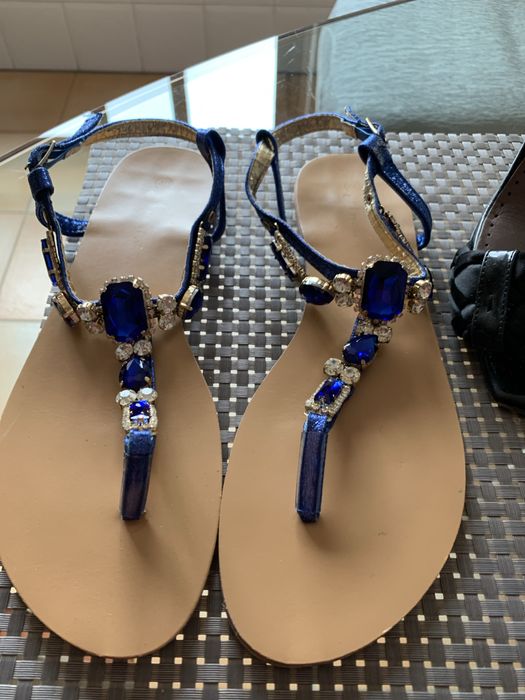 Sandalias com pedra