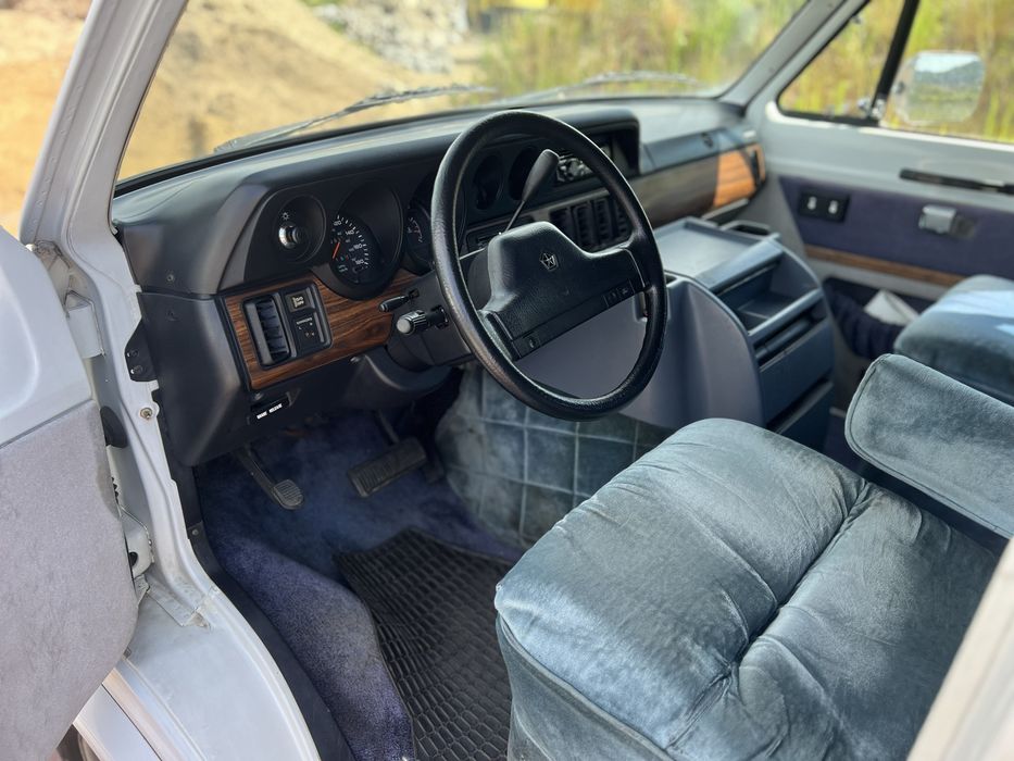 Dodge RAM 350 7 osob salonka kamper youngtimer zabytek zamiana