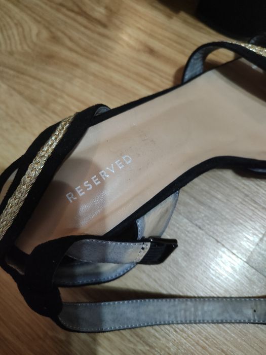 Nowe sandałki marki Reserved rozmiar 39