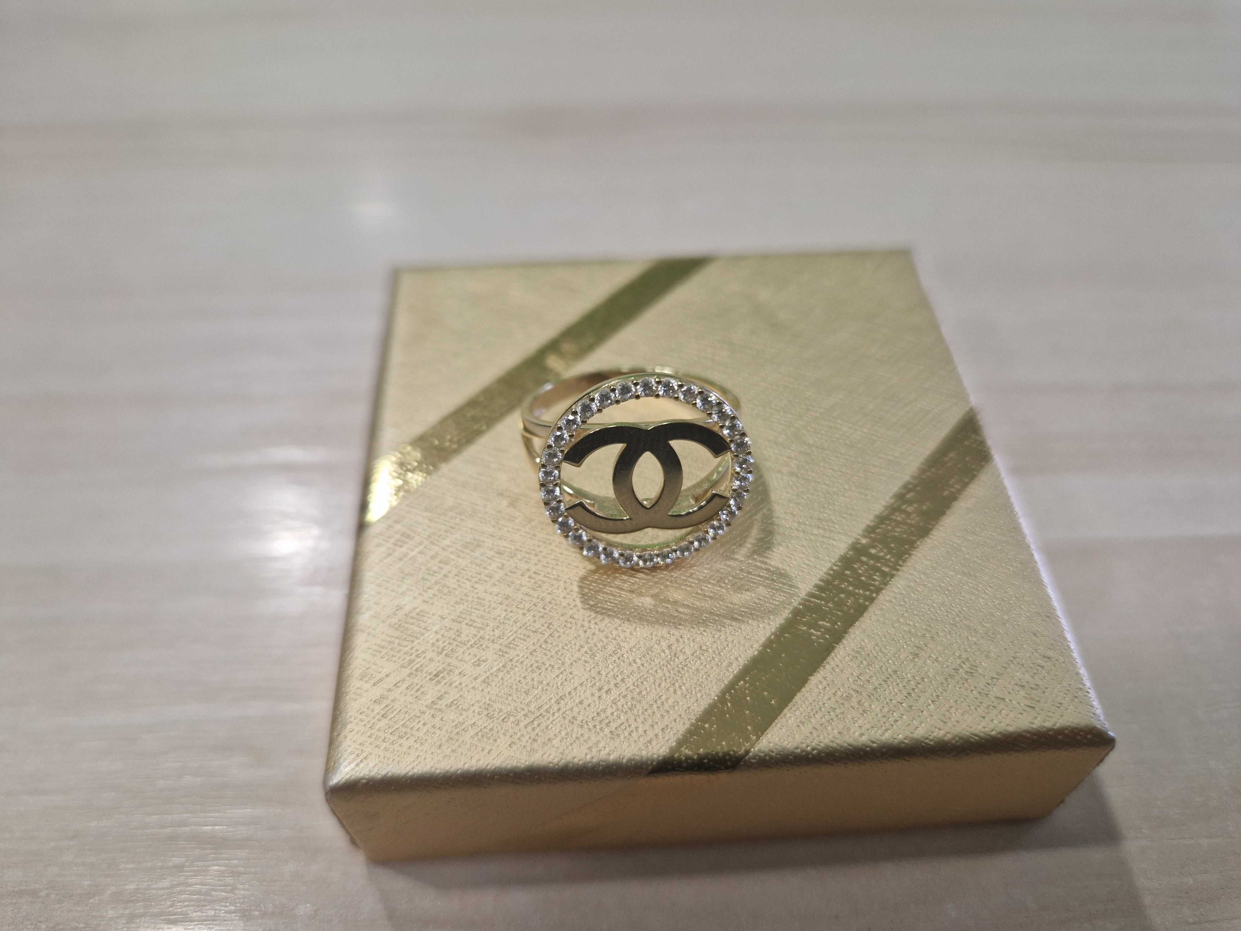 Nowy złoty pierścionek Chanel duża koronka PR 585