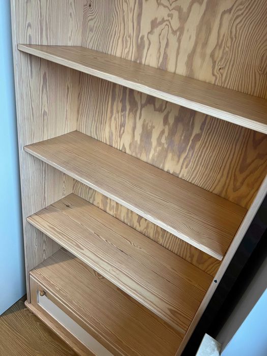 Regał drewniany - półki i szuflada