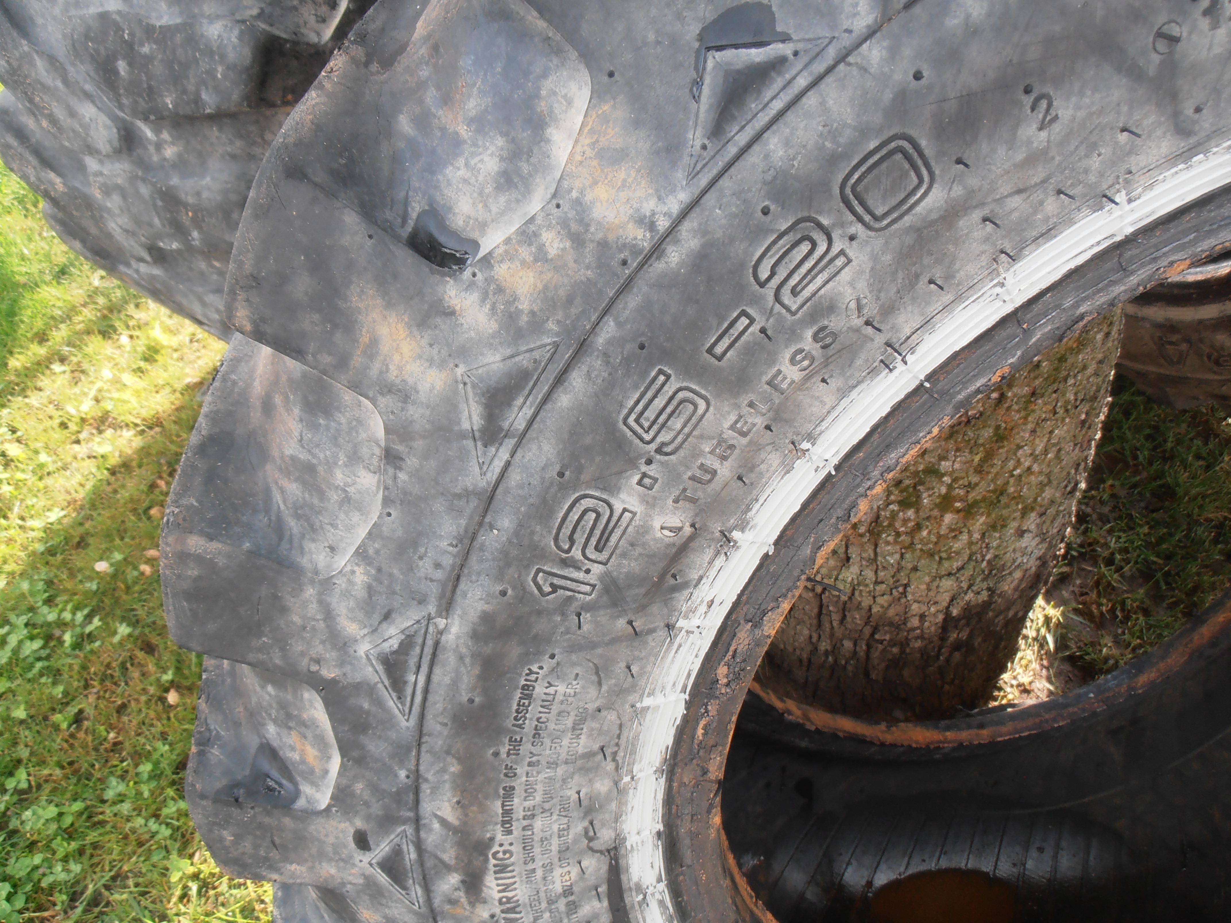 Opony  12,5 R-20