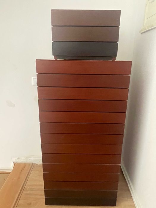 Comoda/camiseiro e mesa de cabeceira, em cerejeira, castanho