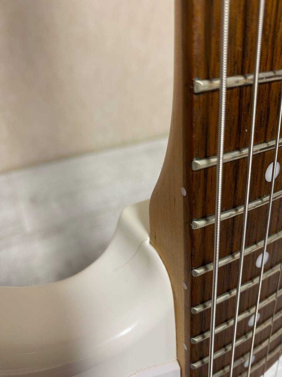 Squier by Fender Stratocaster (HSS)
