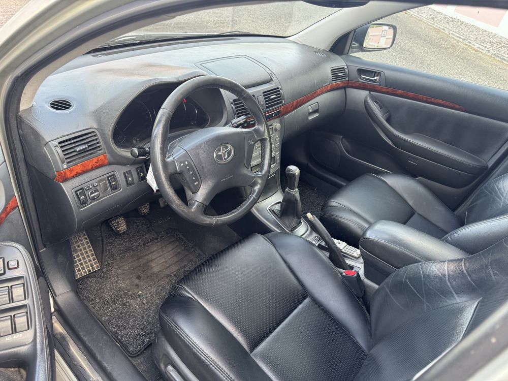 TOYOTA AVENSIS 2.0 D-4 DIESEL NACIONAL 217.000 KMS AR CONDICIONADO