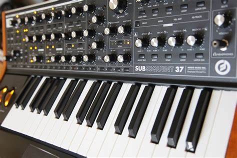 Moog Subsequent 37
