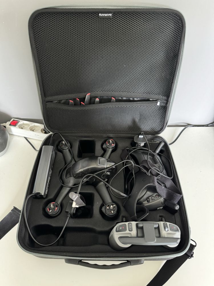 Dron dji fpv combo