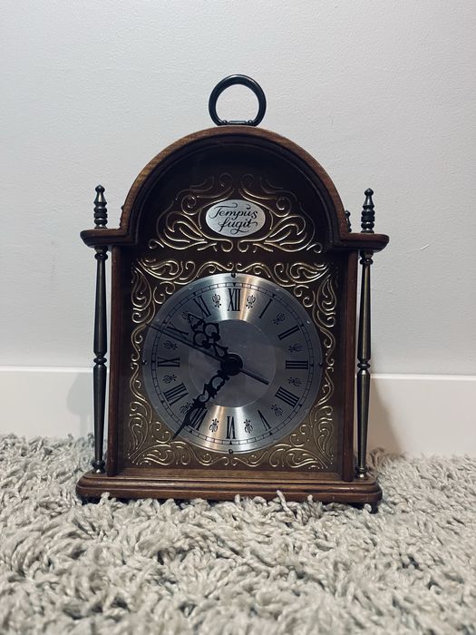 Antyk zegar Tempus Fugit brazowy drewniany zegar stojacy