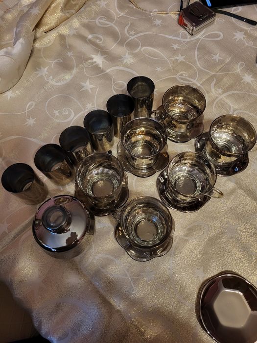 Komplet filiżanek z literatkami PRL