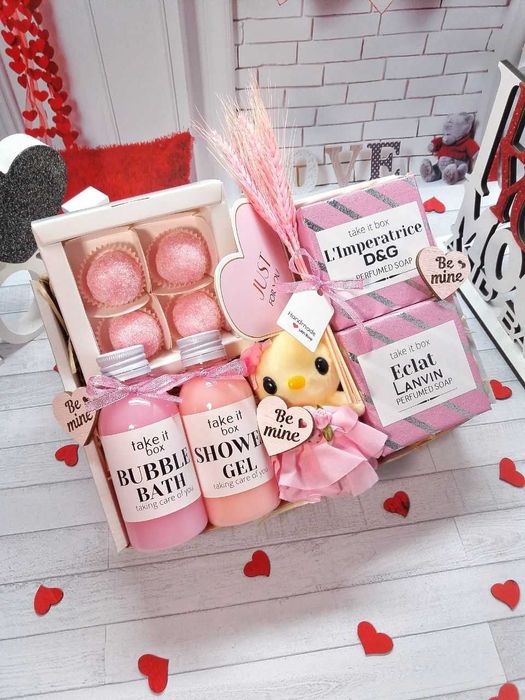 Подарунковий набір для дівчини, жінки на свято/День народження/Бьюти б