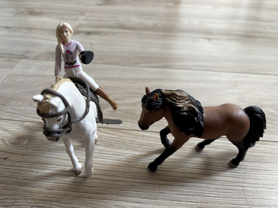 Konie Schleich 2 szt i jezdziec