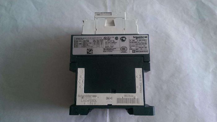 Contactor Schneider LC1D09BL novo.
