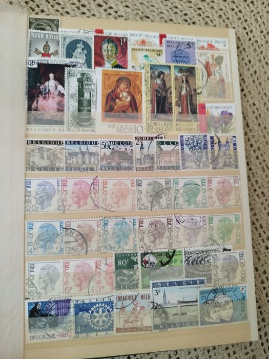 Classificador com 390 selos diferentes Bélgica