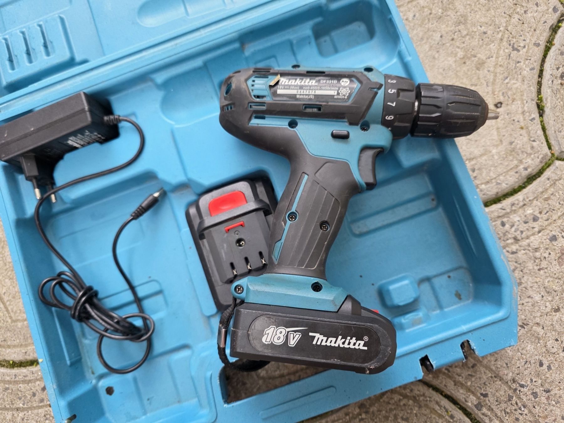 Шуруповерт акумуляторний Makita DF331D 18V