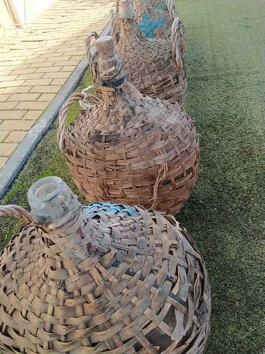 Garrafões de vidro empalhados de 20L e de 10L