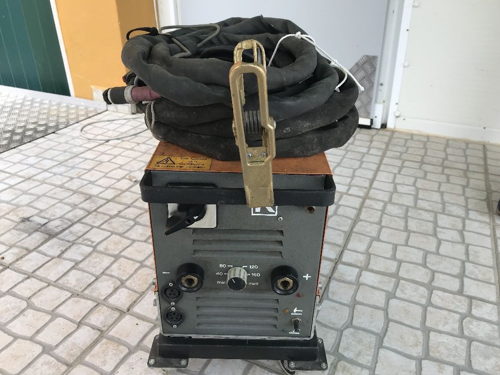 Máquina de soldar trifásica