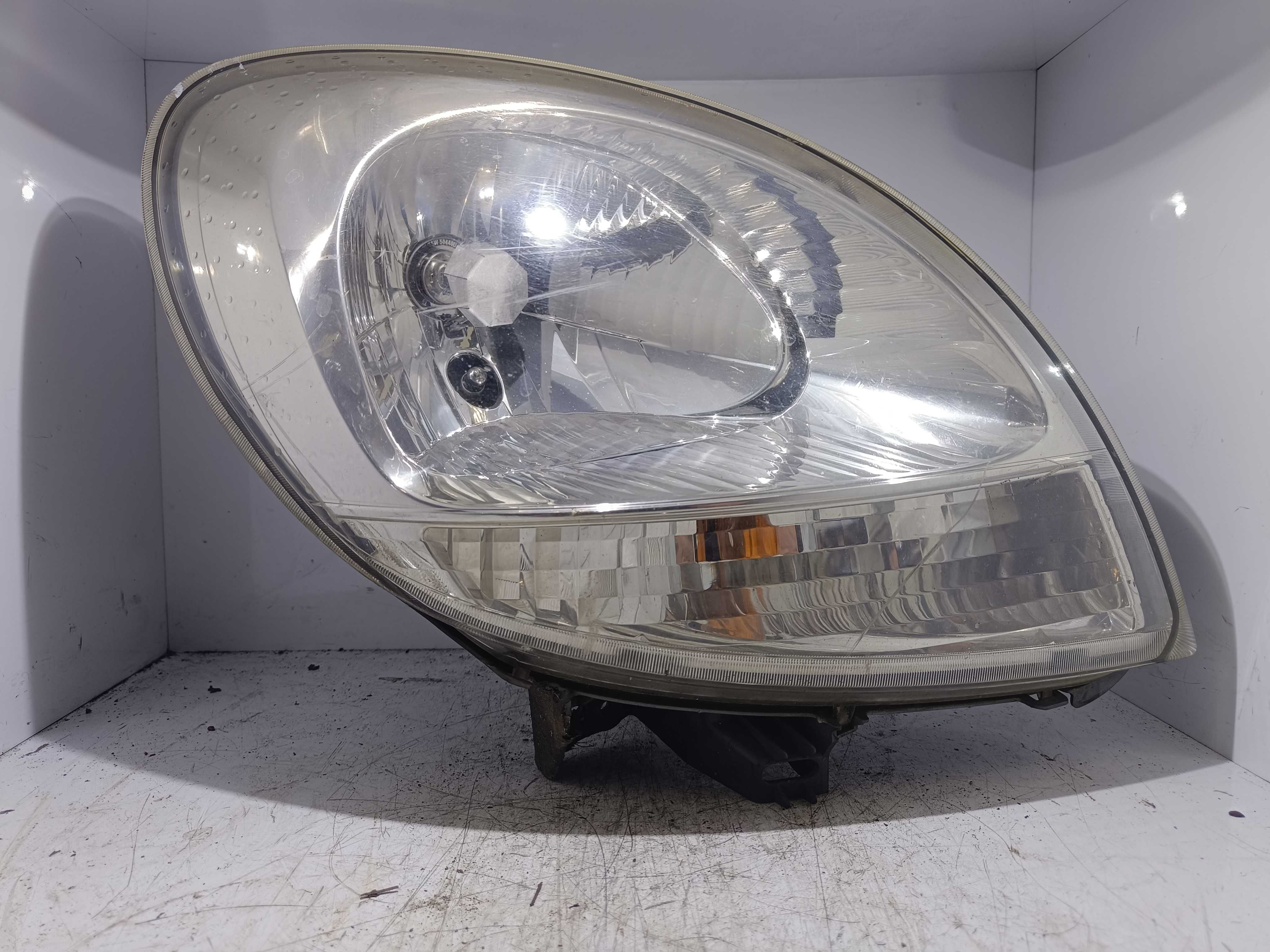 Lampa przednia prawa RENO KANGOO 2005r.