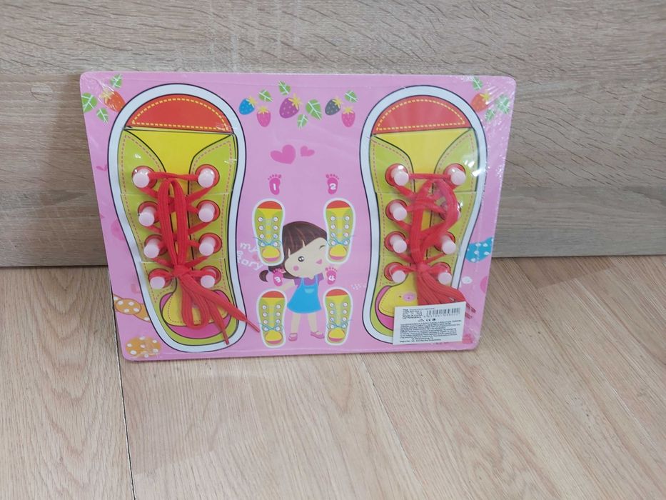 Nowa drewniana układanka edukacyjna ,przeplatanka ,sznurowanka buciki