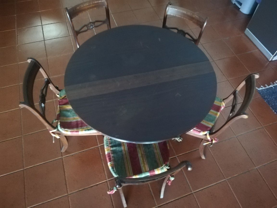 Conjunto de Mesa + 5 Cadeiras