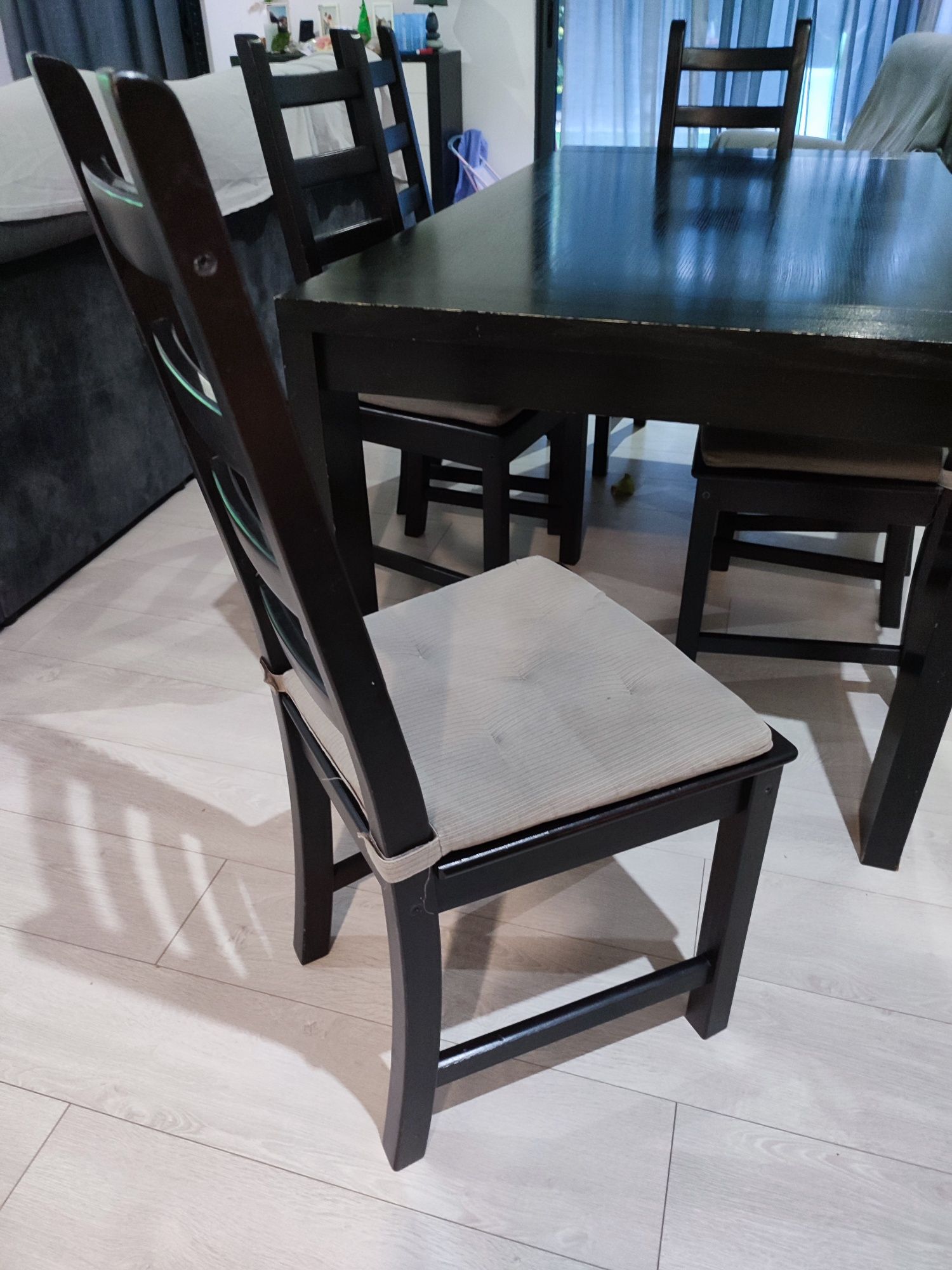Mesa extensível+ 6 cadeiras com almofada