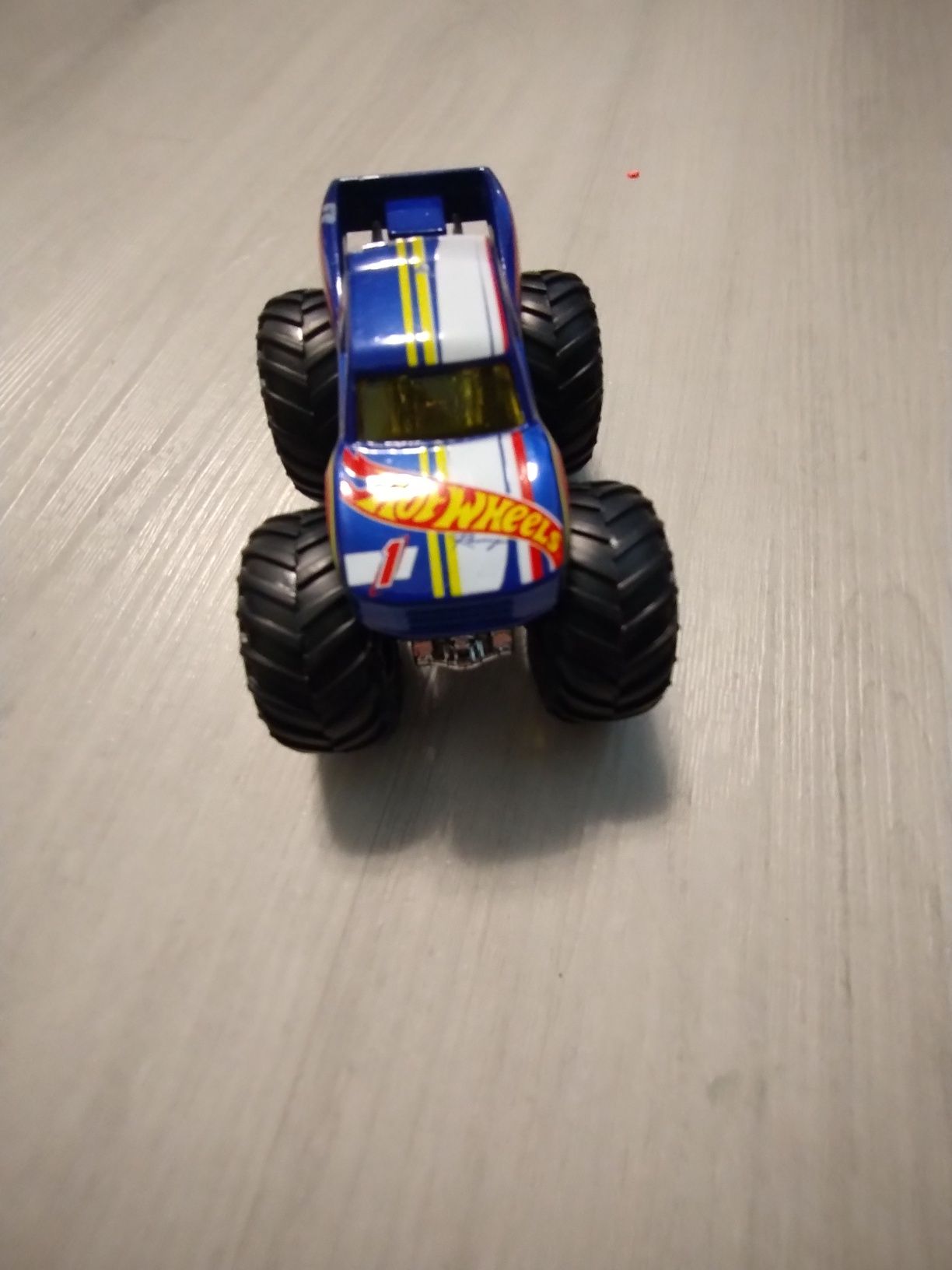 Samochód monster truck